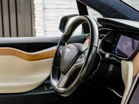 Used 2019 Tesla Model X 75D image 18