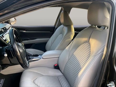 Used 2019 Toyota Camry SE FWD image 8