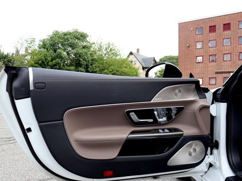 Used 2025 Mercedes-Benz SL 63 AMG 4MATIC image 10