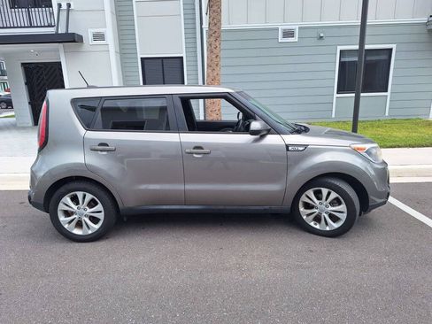 Used 2016 Kia Soul + FWD image 5