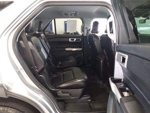 Used 2023 Ford Explorer XLT w/ Equipment Group 202A AWD/4WD image 15