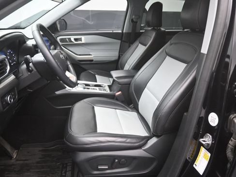 Used 2023 Ford Explorer XLT w/ Equipment Group 202A RWD image 18