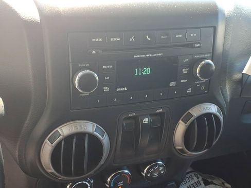Used 2015 Jeep Wrangler Sport AWD/4WD image 12