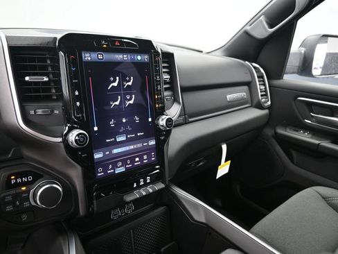 New 2026 RAM 1500 4x4 Crew Cab image 17