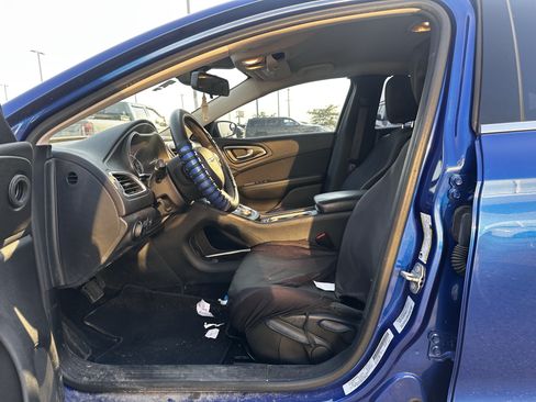 Used 2016 Chrysler 200 Limited FWD image 7