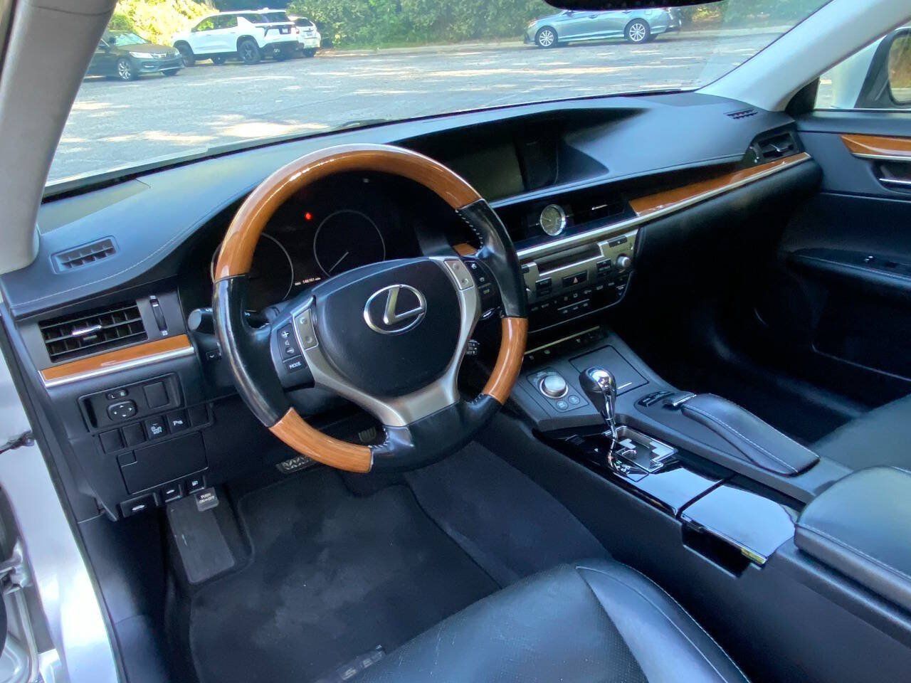 Used 2014 Lexus ES 300h w/ Luxury Package w/Bamboo Trim FWD image 14