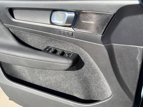 Certified 2022 Volvo XC40 T5 R-Design w/ Advanced Package image 28