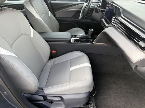 Used 2025 Toyota Camry SE FWD image 16