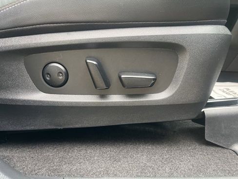Used 2025 Nissan Pathfinder SL FWD image 22