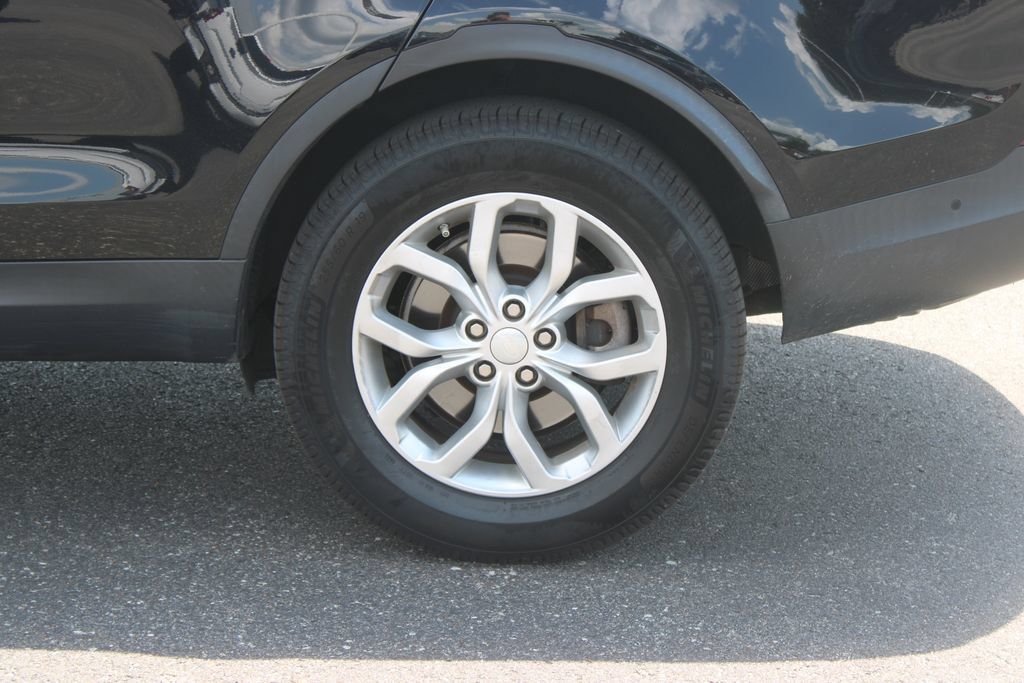 Used 2019 Land Rover Discovery SE AWD/4WD image 11