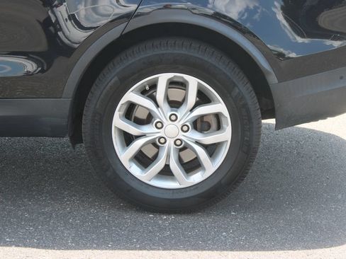 Used 2019 Land Rover Discovery SE AWD/4WD image 11