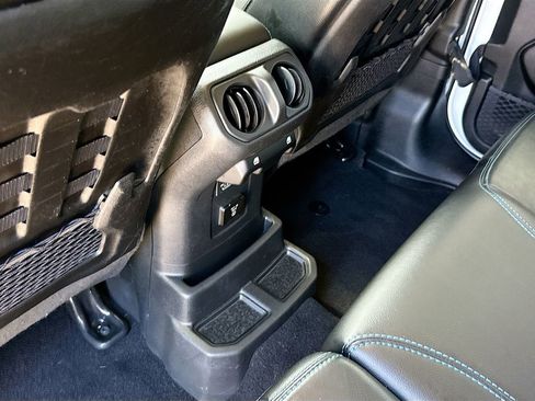 Used 2021 Jeep Wrangler Unlimited Rubicon 4xe image 28