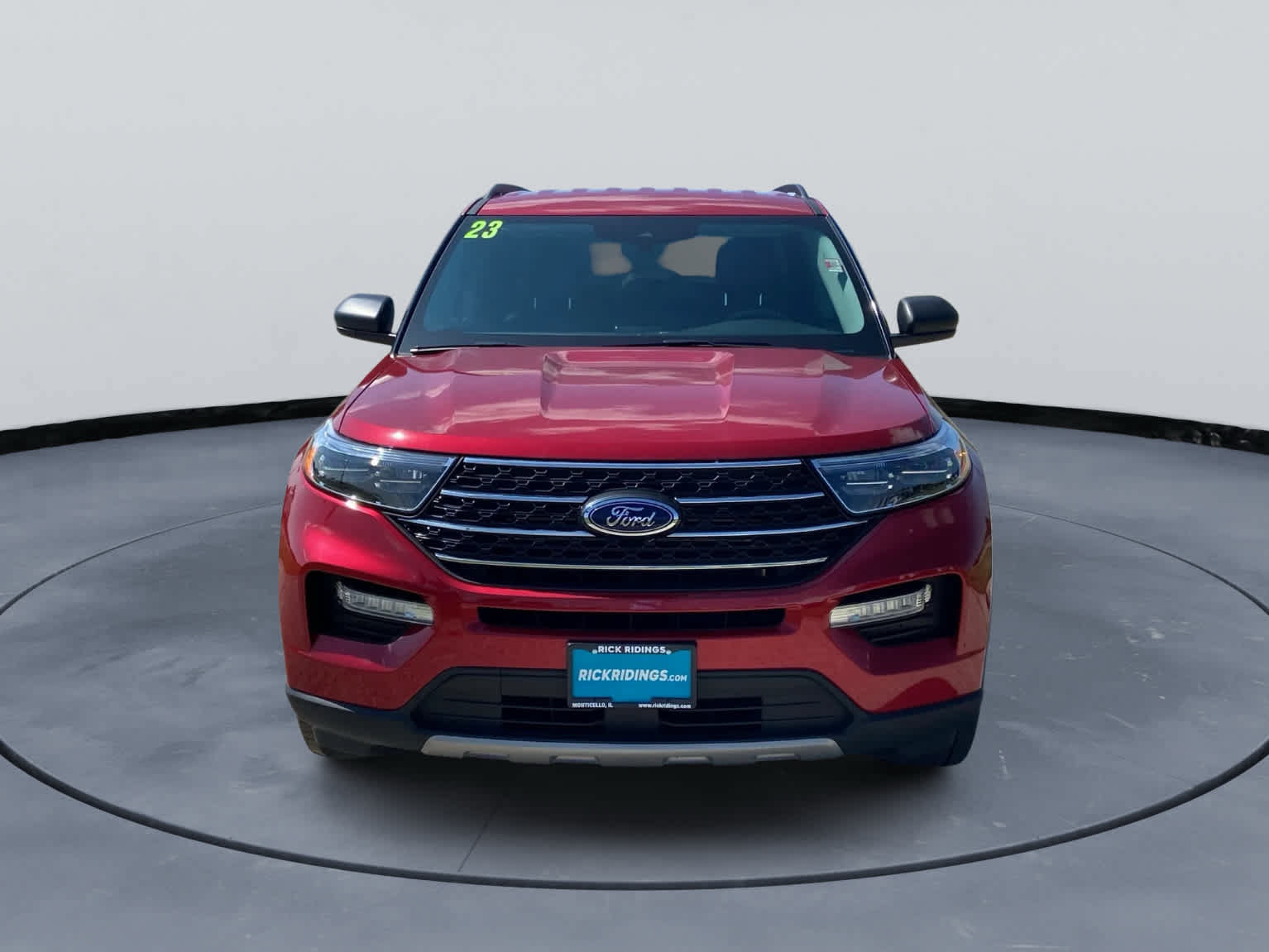 Used 2023 Ford Explorer XLT w/ Equipment Group 202A AWD/4WD image 2