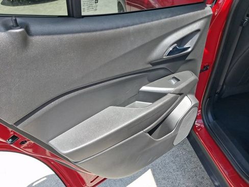 Used 2026 Chevrolet Trax LT FWD image 9