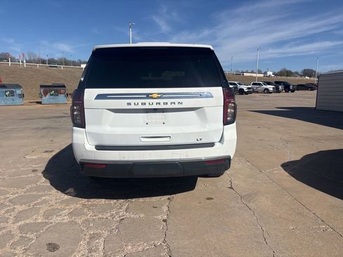 Used 2024 Chevrolet Suburban LT RWD image 4