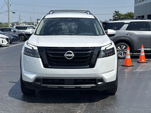Certified 2025 Nissan Pathfinder SV w/ Black Appearance Package AWD/4WD image 14