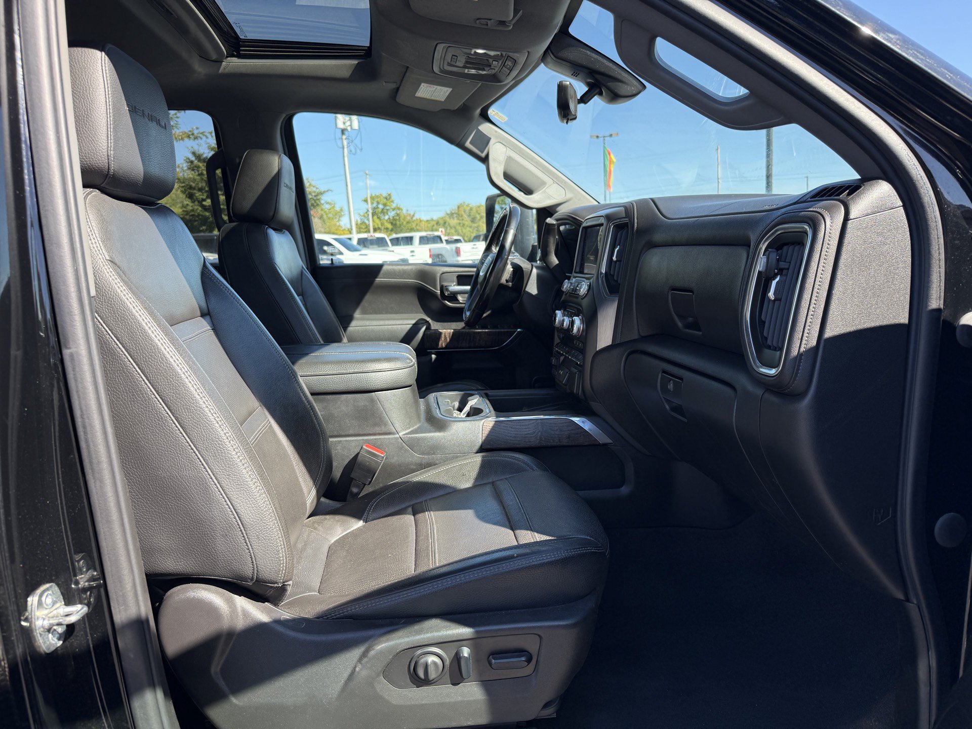 Used 2023 GMC Sierra 3500 Denali w/ Denali Ultimate Package AWD/4WD image 27