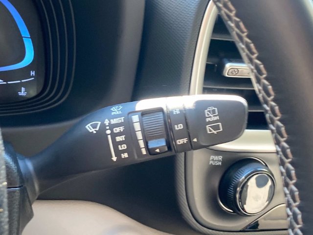 Used 2024 Hyundai Venue SEL FWD image 22