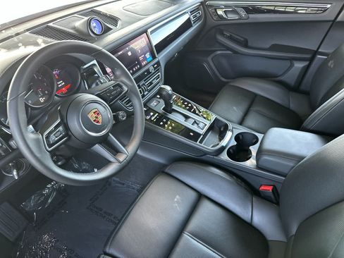 Used 2026 Porsche Macan AWD/4WD image 4