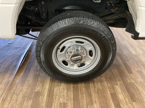 Used 2019 Ford F250 XL w/ Power Equipment Group AWD/4WD image 9