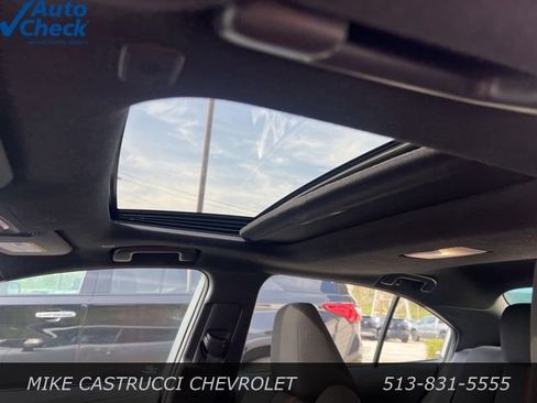 Used 2023 Toyota Corolla SE w/ SE Premium Package image 8