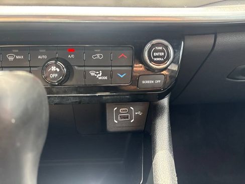 Used 2025 Jeep Compass Limited AWD/4WD image 28