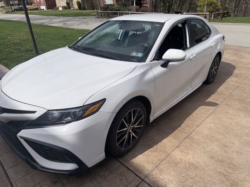 Used 2023 Toyota Camry SE w/ Cold Weather Package image 2