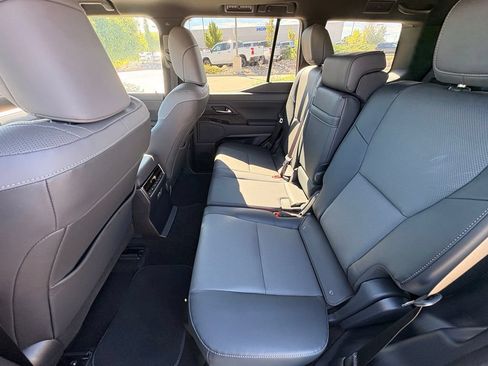 Used 2025 Lexus GX 550 w/ Accessory Package (2T) AWD/4WD image 30