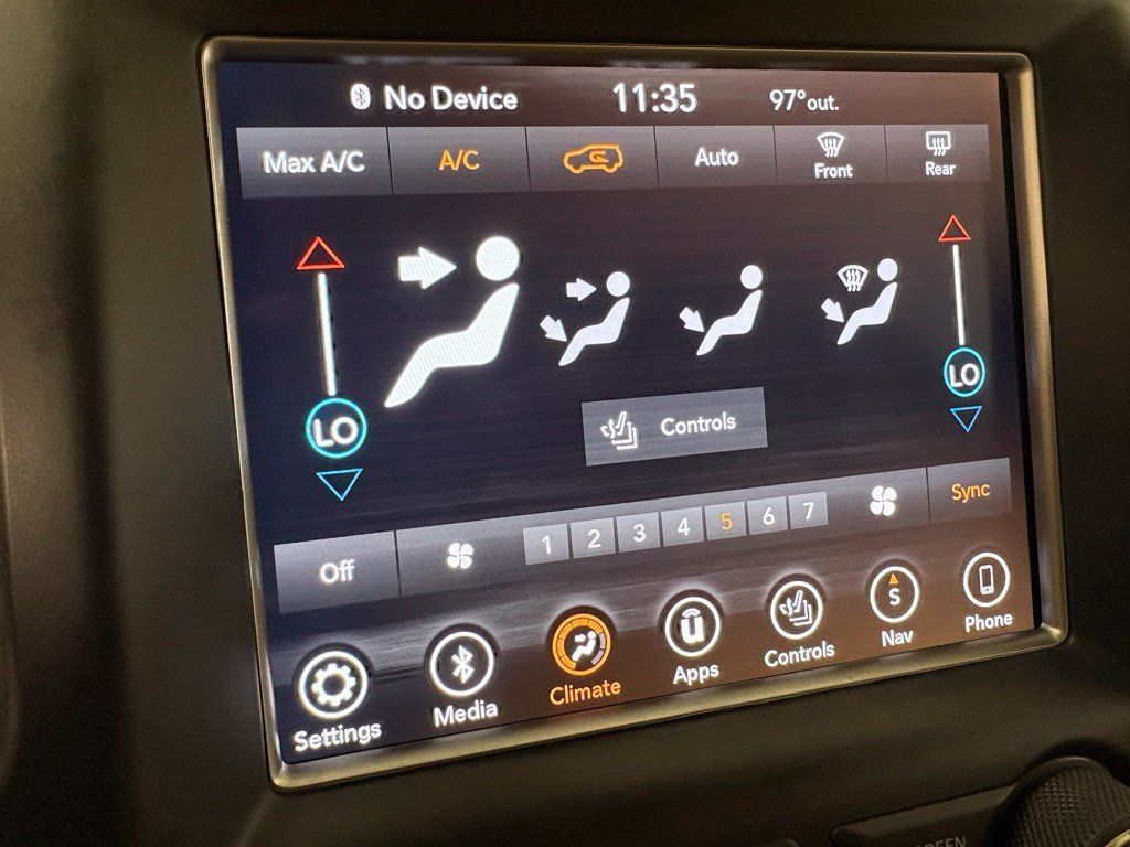 Used 2018 Jeep Grand Cherokee Laredo AWD/4WD image 30