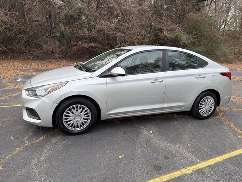 Used 2018 Hyundai Accent SE image 3