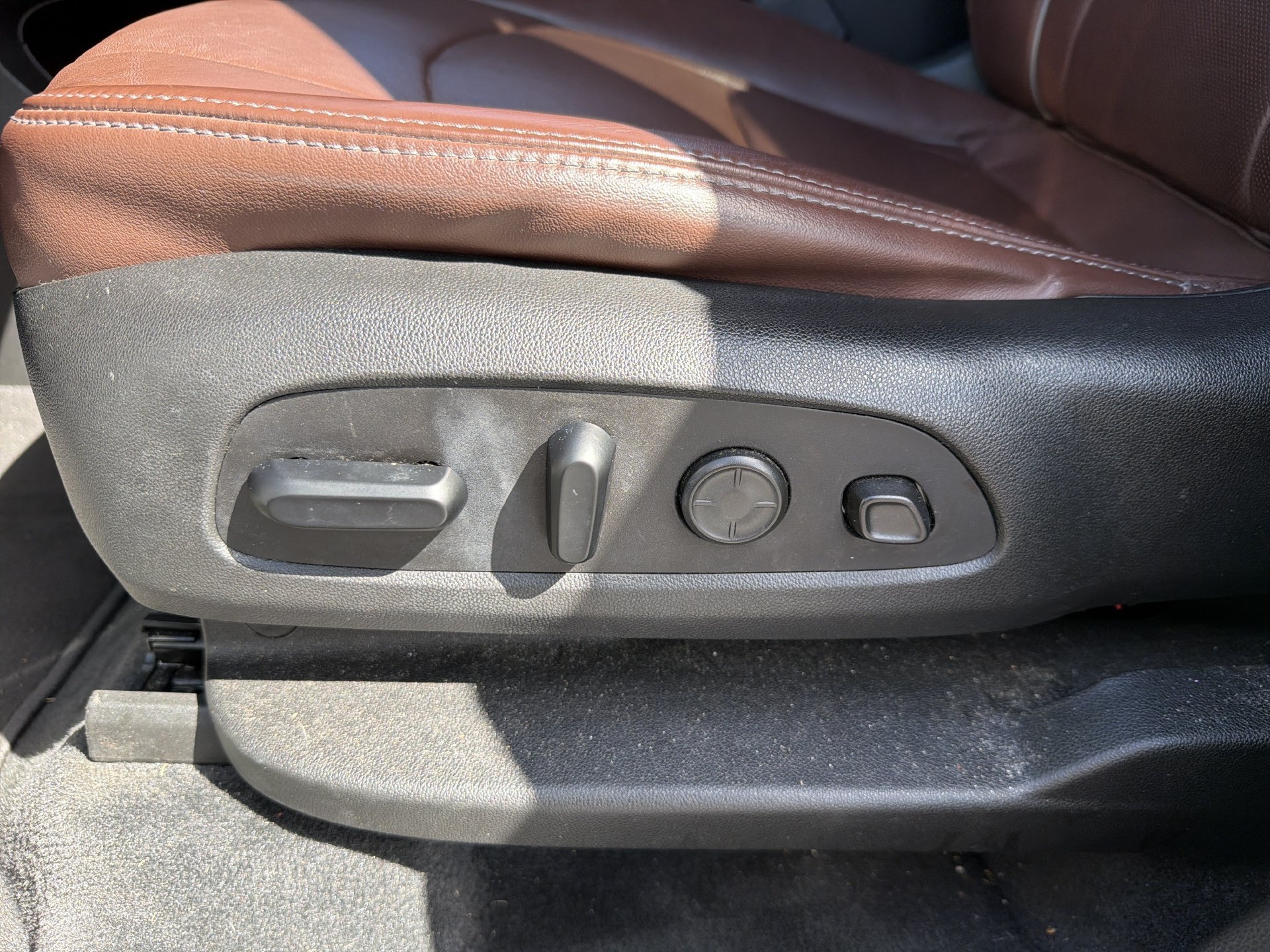 Used 2021 Buick Enclave Avenir w/ LPO, Hit The Road Package FWD image 14