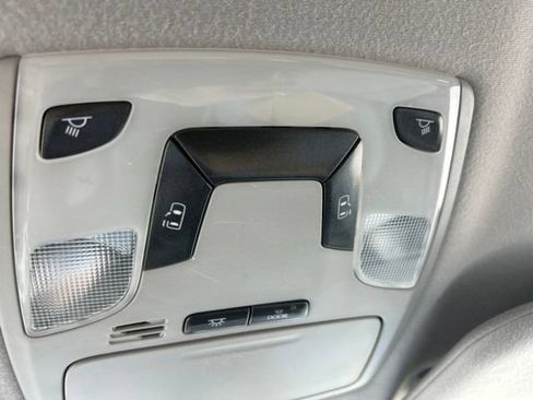 Used 2012 Toyota Sienna LE FWD image 19