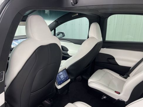 Used 2023 Tesla Model X Plaid image 14