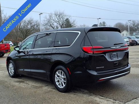 Used 2024 Chrysler Pacifica Touring-L image 8