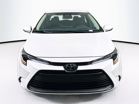 Used 2026 Toyota Corolla LE FWD image 2