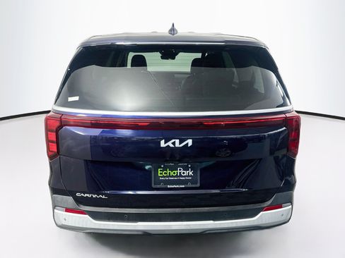 Used 2025 Kia Carnival FWD image 7