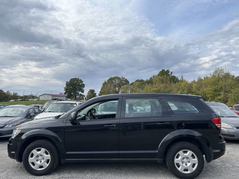 Used 2010 Dodge Journey SE image 3