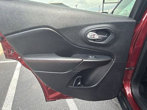 Used 2019 Jeep Cherokee Trailhawk w/ Cold Weather Group image 11