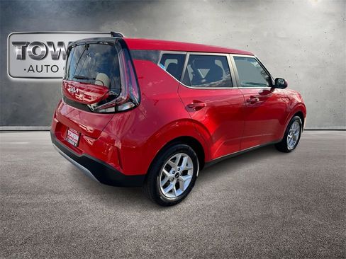 Used 2023 Kia Soul LX w/ Option Group 015 image 4