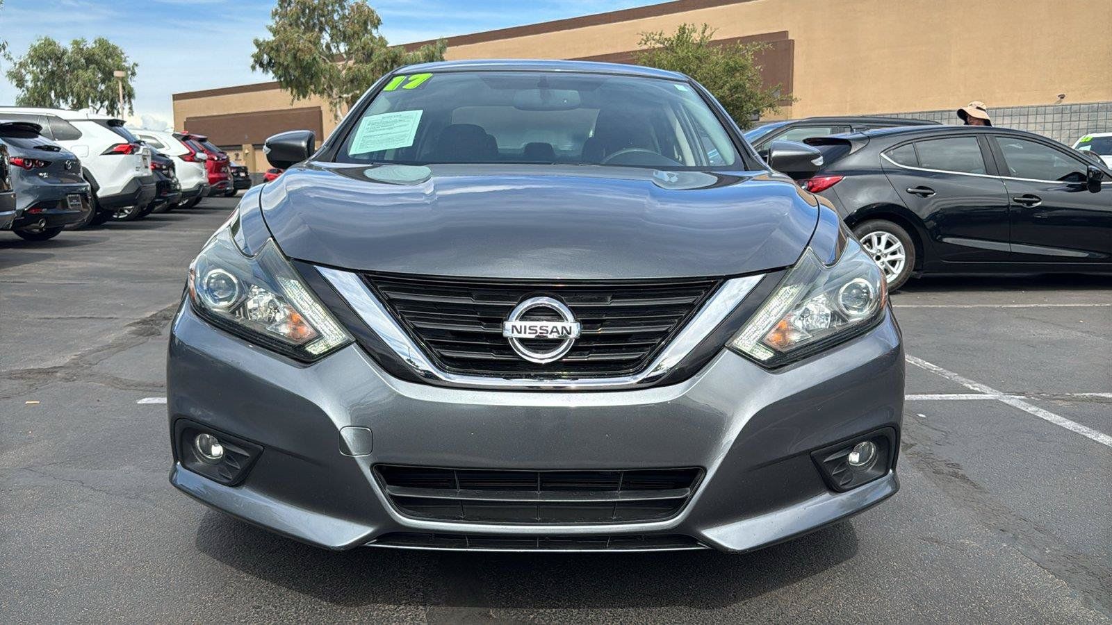 Used 2017 Nissan Altima 2.5 SL w/ 2.5 Technology Package FWD image 2
