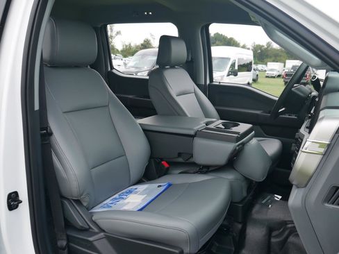 New 2025 Ford F250 XL w/ XL Chrome Package image 28