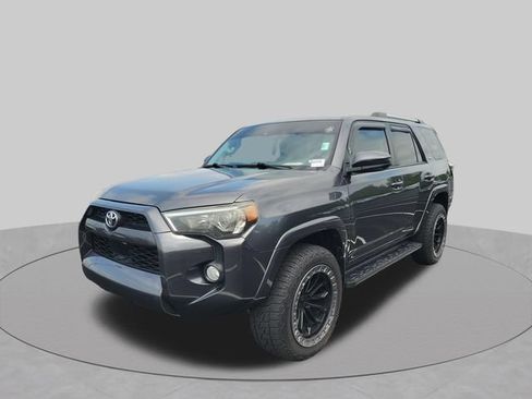 Used 2020 Toyota 4Runner SR5 AWD/4WD image 11