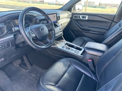 Used 2020 Ford Explorer XLT w/ Equipment Group 202A image 9