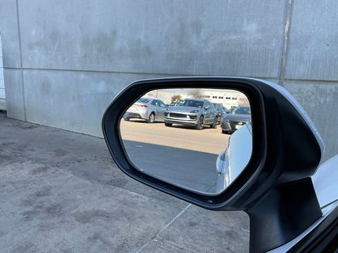 Used 2025 Toyota Corolla LE image 18