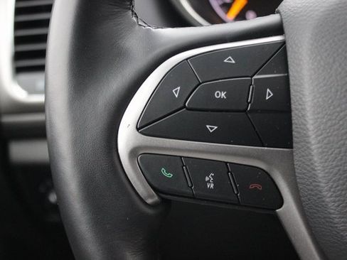 Used 2022 Jeep Grand Cherokee Laredo X image 14