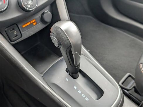 Used 2022 Chevrolet Trax LT w/ LT Convenience Package image 21