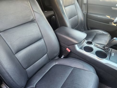 Used 2013 Ford Explorer XLT image 14