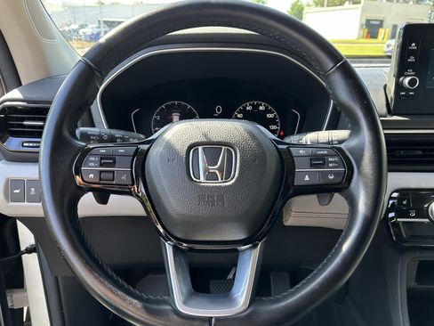 Used 2025 Honda Pilot EX-L image 6