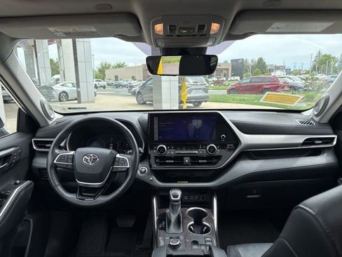 Used 2023 Toyota Highlander Limited AWD/4WD image 29