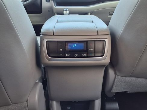 Used 2019 Toyota Highlander Limited AWD/4WD image 24